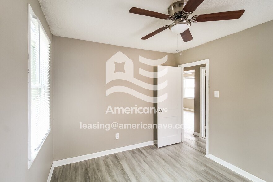 Building Photo - 3275 Mary Dr