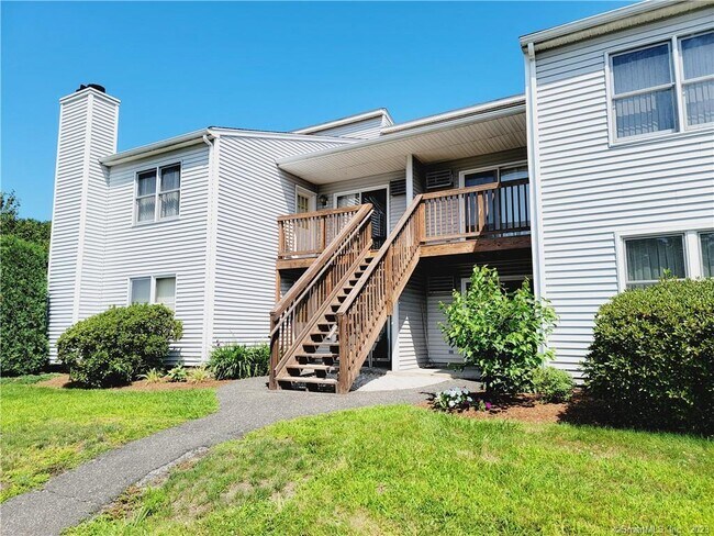 Building Photo - 96 Valley Dr