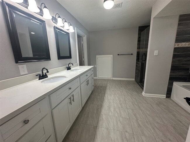 Building Photo - 11610 Cypresswood Dr