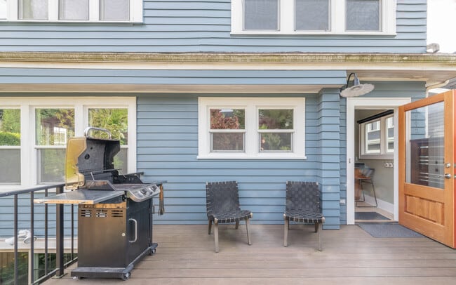 Building Photo - 1942 Boyer Ave E