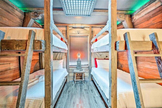 Building Photo - 8988 Stinger Dr