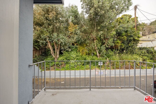 Building Photo - 161 W Channel Rd