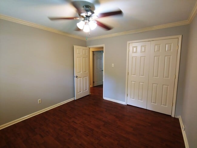 Building Photo - 5 Hickory Ln