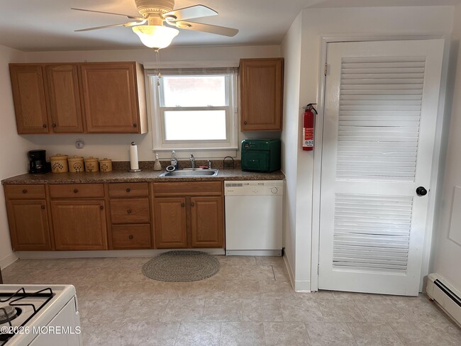 Building Photo - 101 Center Ave