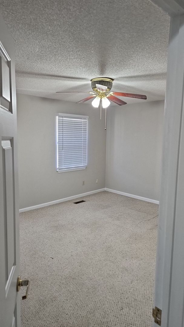 Building Photo - MOVE IN READY!!! RENT ME FIRST!! CALL TODAY!