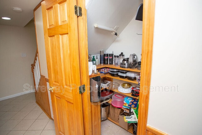 Building Photo - 207 Empress Ct