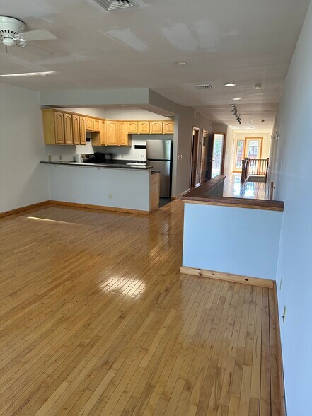 Building Photo - 1844 W 25th St