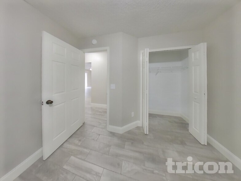 Building Photo - 8778 Fieldside Dr S