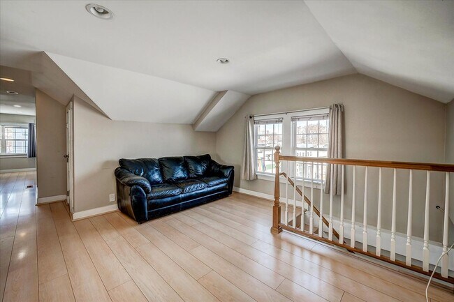 Building Photo - Monroe Duplex