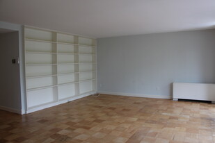 Building Photo - 1512 S Arlington Ridge Rd