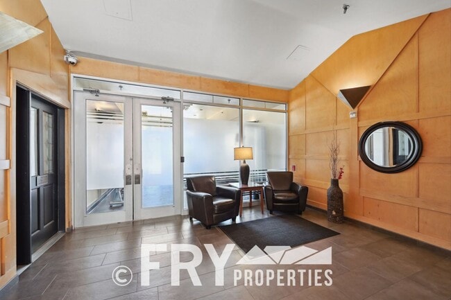 Building Photo - Ground Floor Condo in Great Uptown Location
