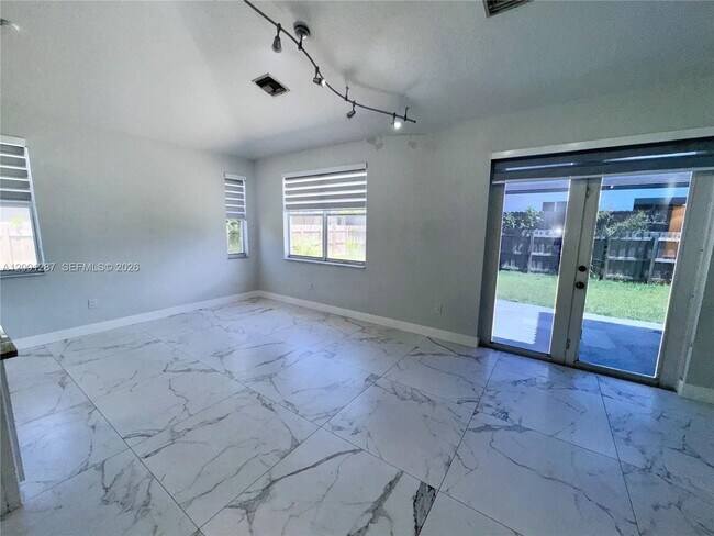 Building Photo - 21405 Ingraham Ave Rd