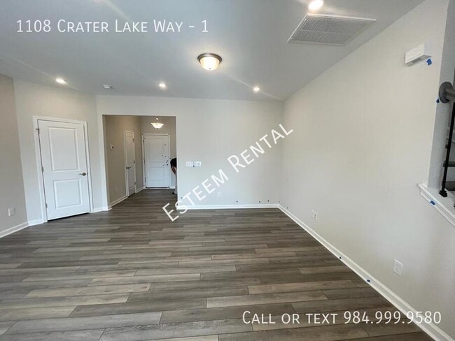 Building Photo - 1108 Crater Lk Wy