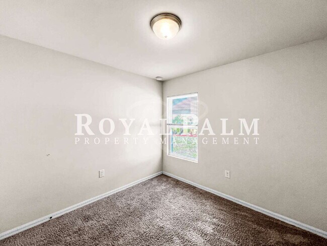 Building Photo - 4BR/2BA Duplex Living in Vistanna Villas + Washer & Dryer! — Space, Style, and Laundry Convenienc...