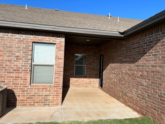 Building Photo - 11605 Evanston Ave