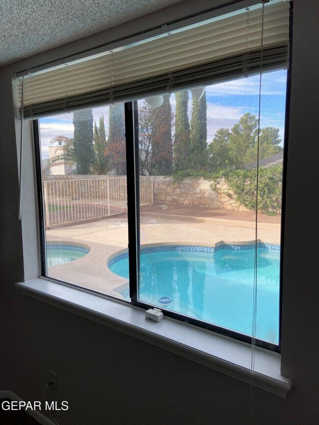 Building Photo - 6721 El Parque Dr