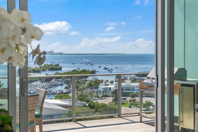 Building Photo - 2675 S Bayshore Dr