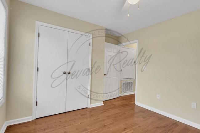 Building Photo - Two Bedroom Ranch in Columbia - 1/2 Off First Months Rent!