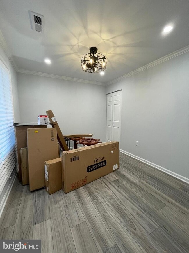 Building Photo - 1819 Sherman Dr