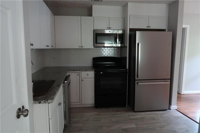 Building Photo - 4944 Shiloh Dr