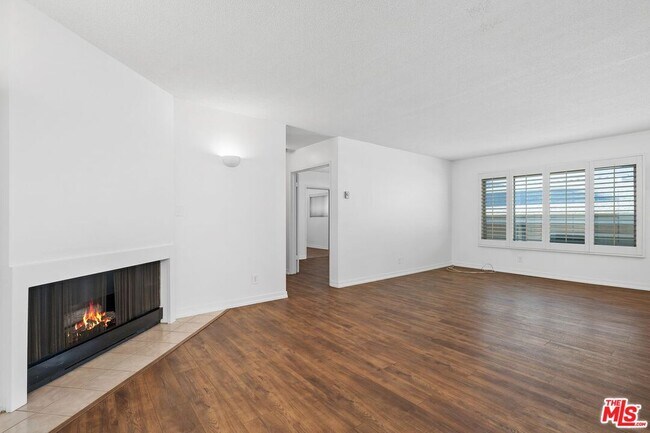 Building Photo - 1951 Malcolm Ave