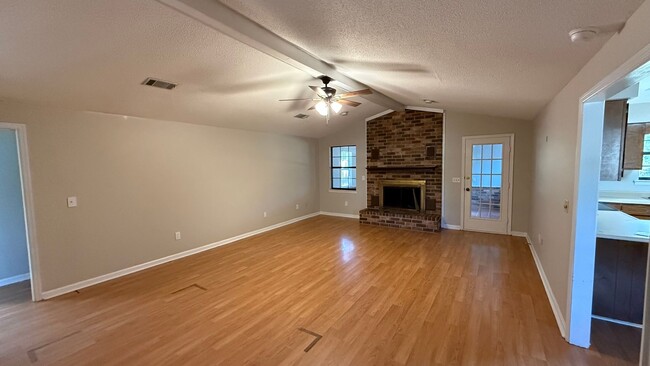 Building Photo - 1110 Hickory St