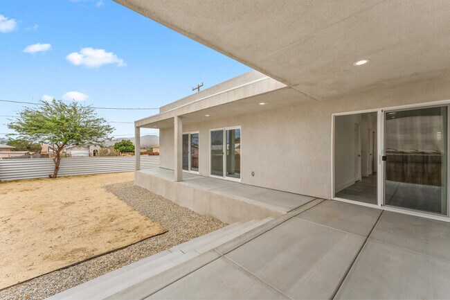 Building Photo - 16781 Bubbling Wells Rd
