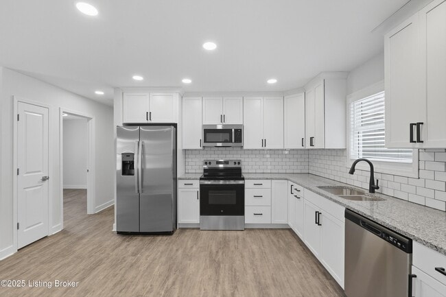 Building Photo - 6629 Ashbrooke Dr
