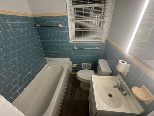 Building Photo - 3 Bedroom House - Excellent value for Bric...