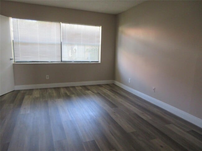 Building Photo - 11515 NW 44th St