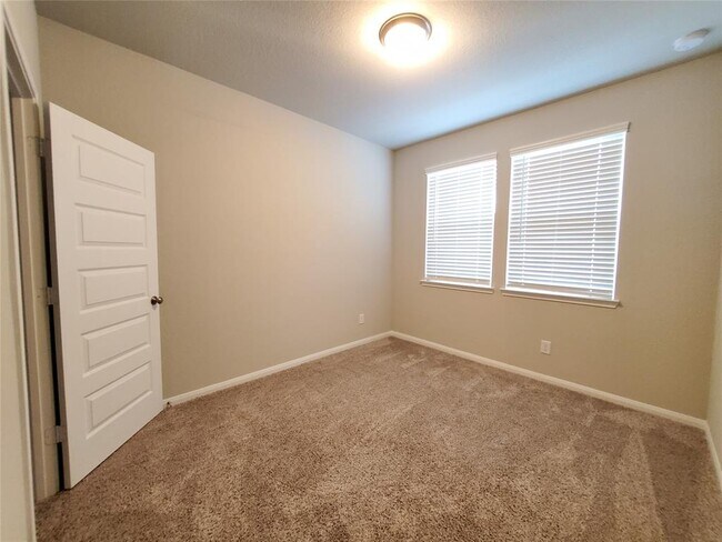 Building Photo - 1526 Beach Oak Dr