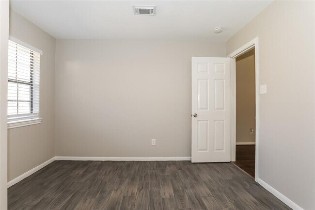 Building Photo - 28419 Champion Oaks Dr