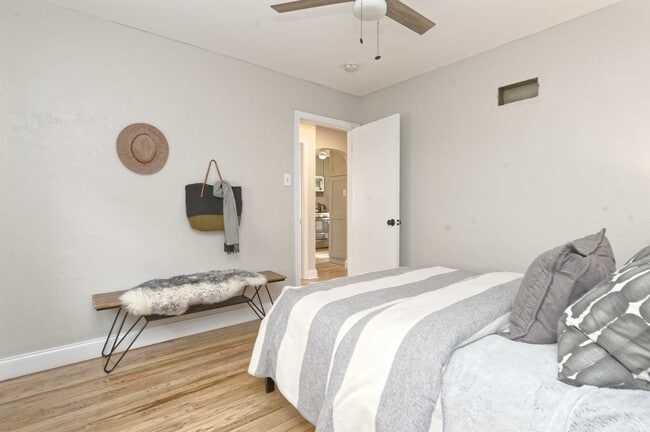 Building Photo - 3554 Jamieson Ave