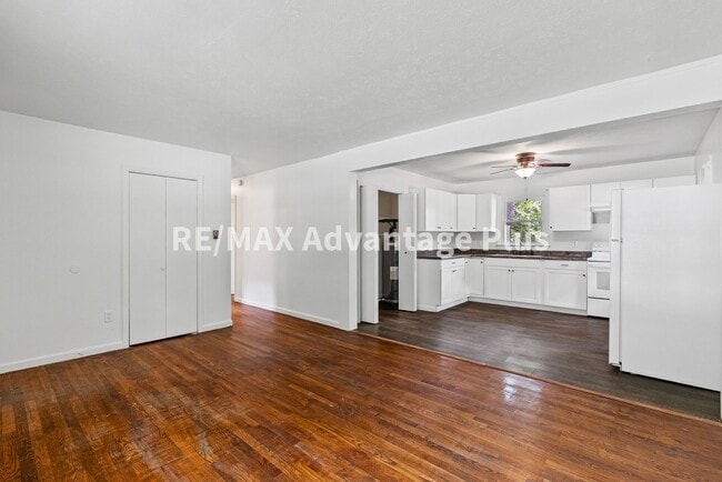 Building Photo - 4 Bedroom Home in Blackstone!
