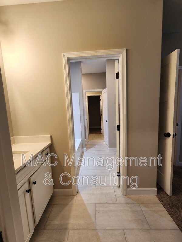 Building Photo - 1405 Brk Hl Dr