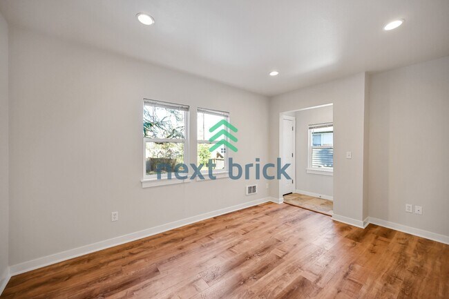 Building Photo - Charming 1-bedroom, 1-bathroom unit in Greenwood