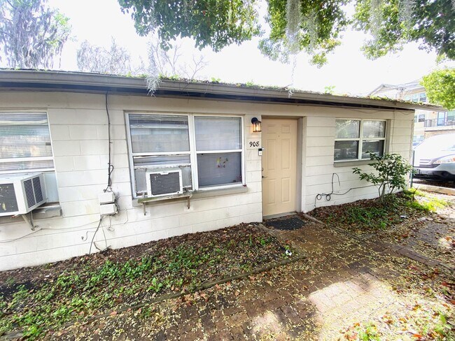 Building Photo - 908 SW 6th Ave