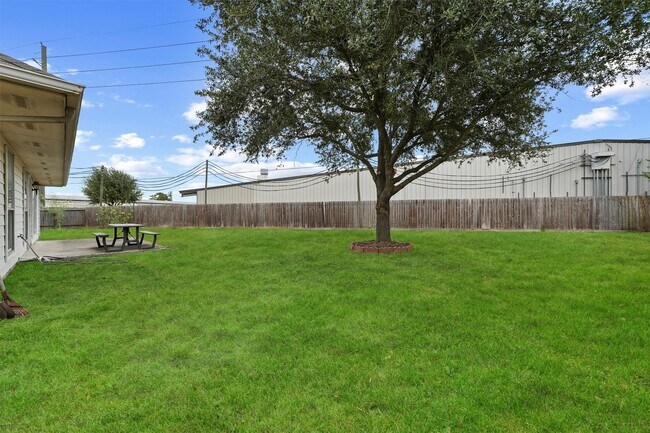 Building Photo - 14631 Englebrook Dr