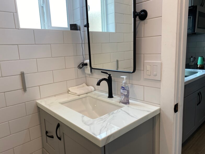 Modern bathroom - 4420 W 63rd St