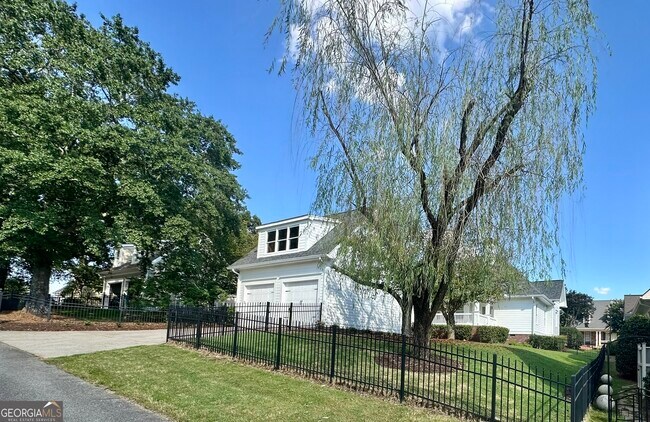 Building Photo - 2635 Muskogee Ln