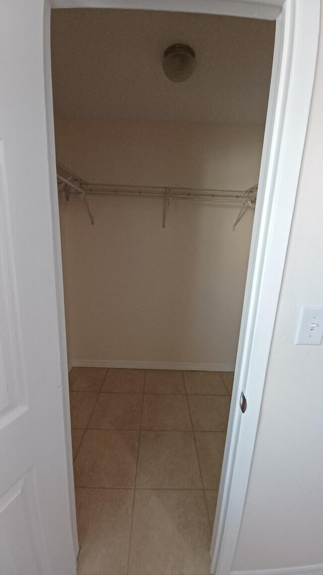 Building Photo - 280 Ulster Ln