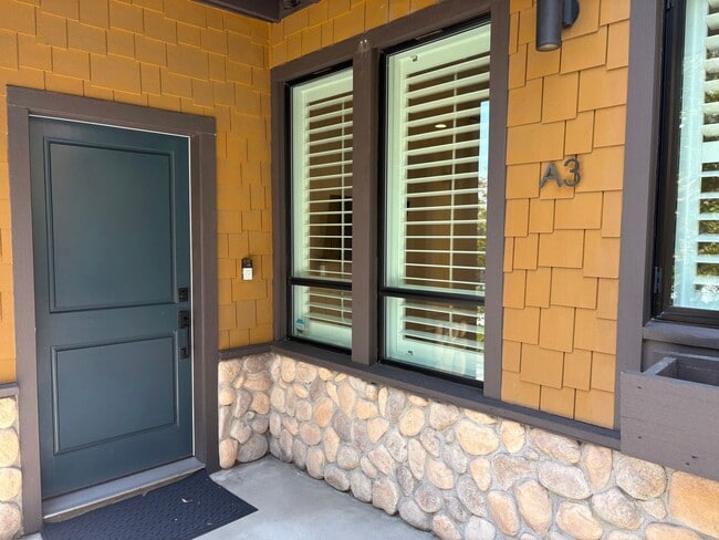 Primary Photo - Luxury 3+3 Townhome in prestigious Crescen...