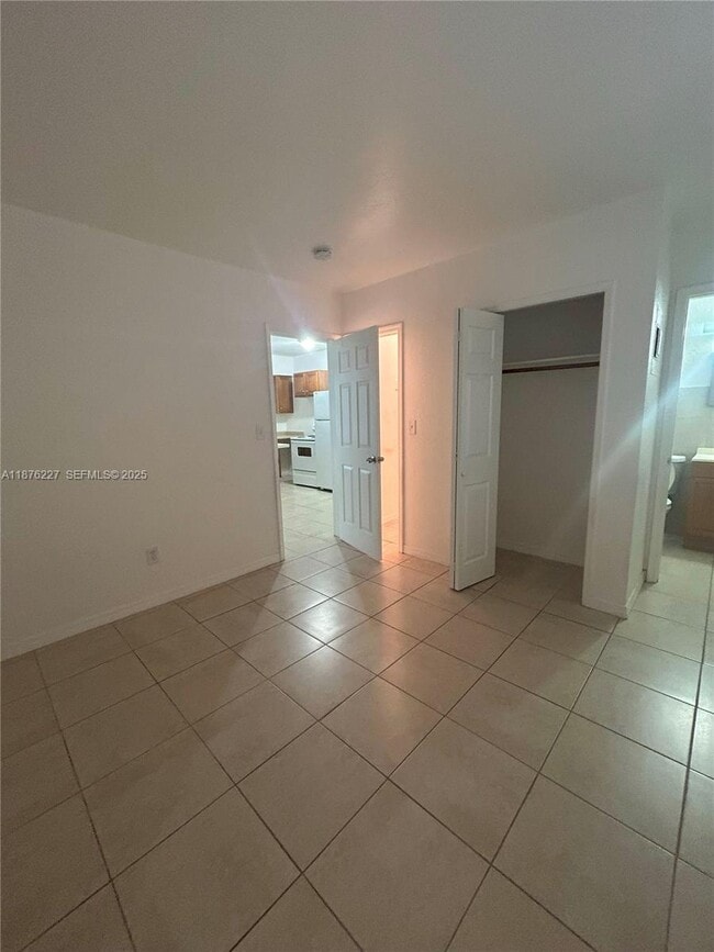 Building Photo - 1119 NE 15th St