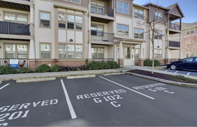 Building Photo - Modern Ground-Level Condo in River Terrace...