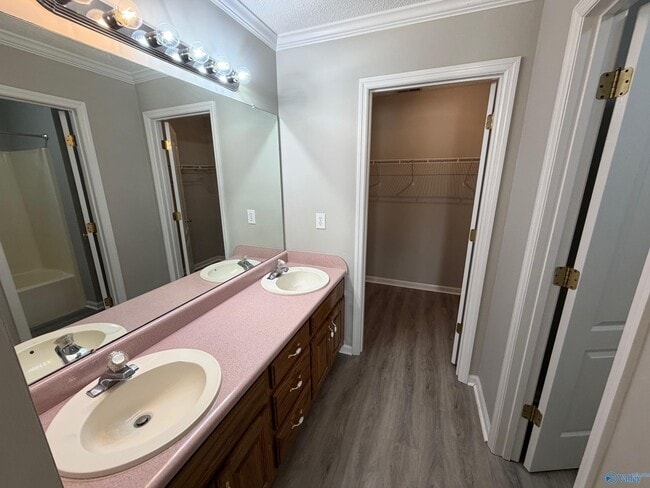 Building Photo - 2405 Halifax Pl SW