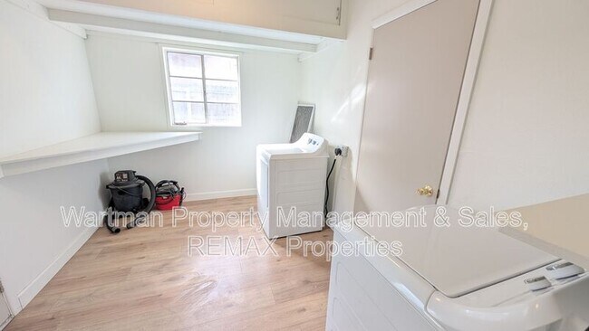 Building Photo - 435 Marian Dr
