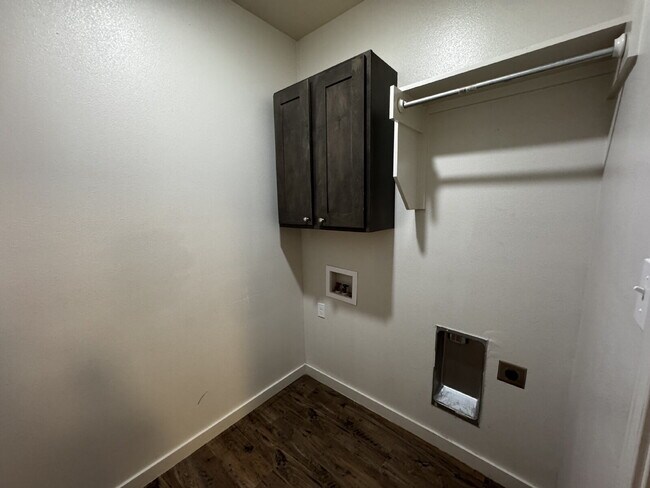 Building Photo - Beautiful Townhome Located in Veridian Eas...