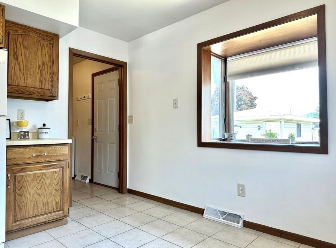 Kitchen - 1710 Onalaska Ave