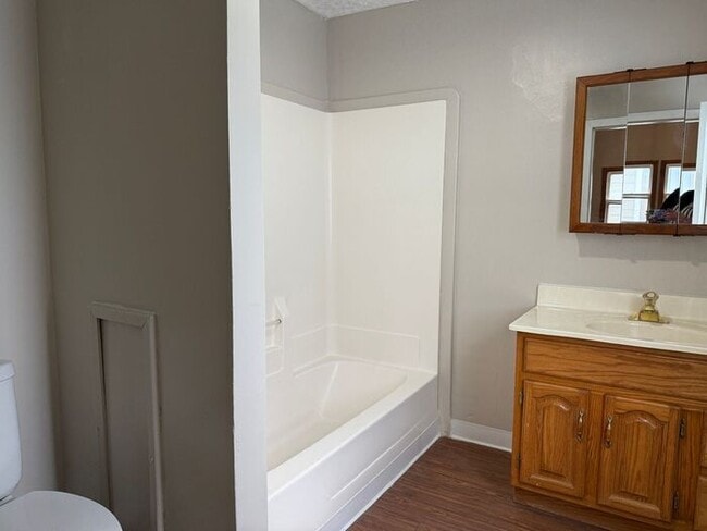 Building Photo - RENT SPECIAL !! 2 Bedroom with a Bonus Roo...