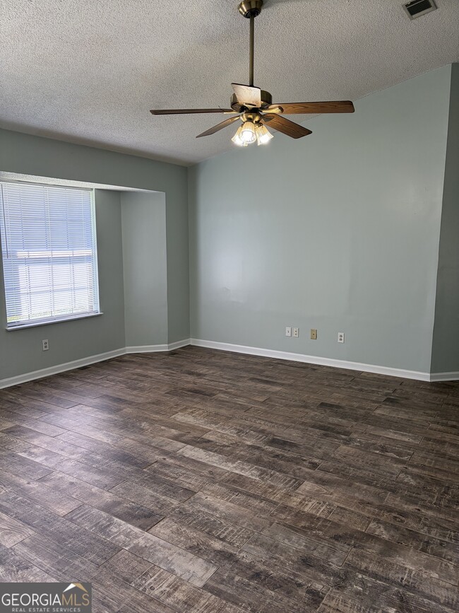 Building Photo - 121 Innerlake Ln